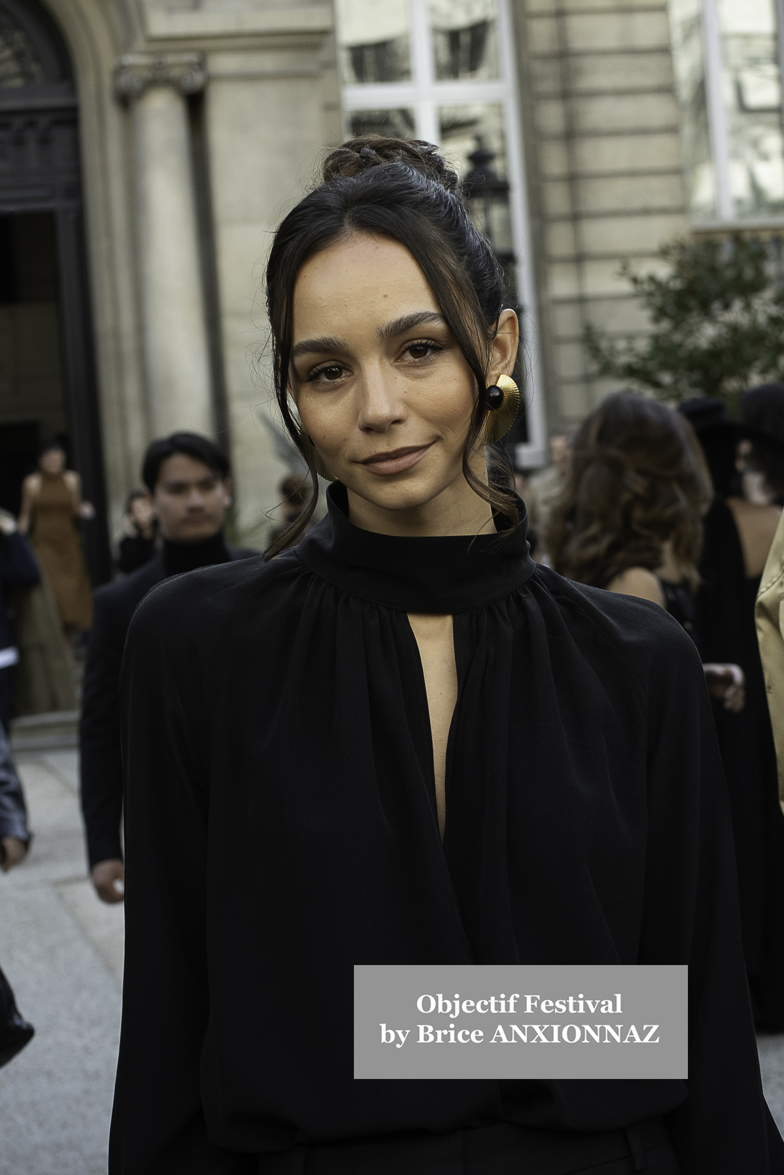 Photo streetstyle de Diane Kruger -  Streetstyle photos of guest arrivals at the Nina Ricci show lors du défilé Nina Ricci Spring 2025 à Streetstyle-photos-of-guest-arrivals-at-the-Nina-Ricci-show, Paris Fashion Week le 7 March 2025 par Brice ANXIONNAZ (Objectif Festival)